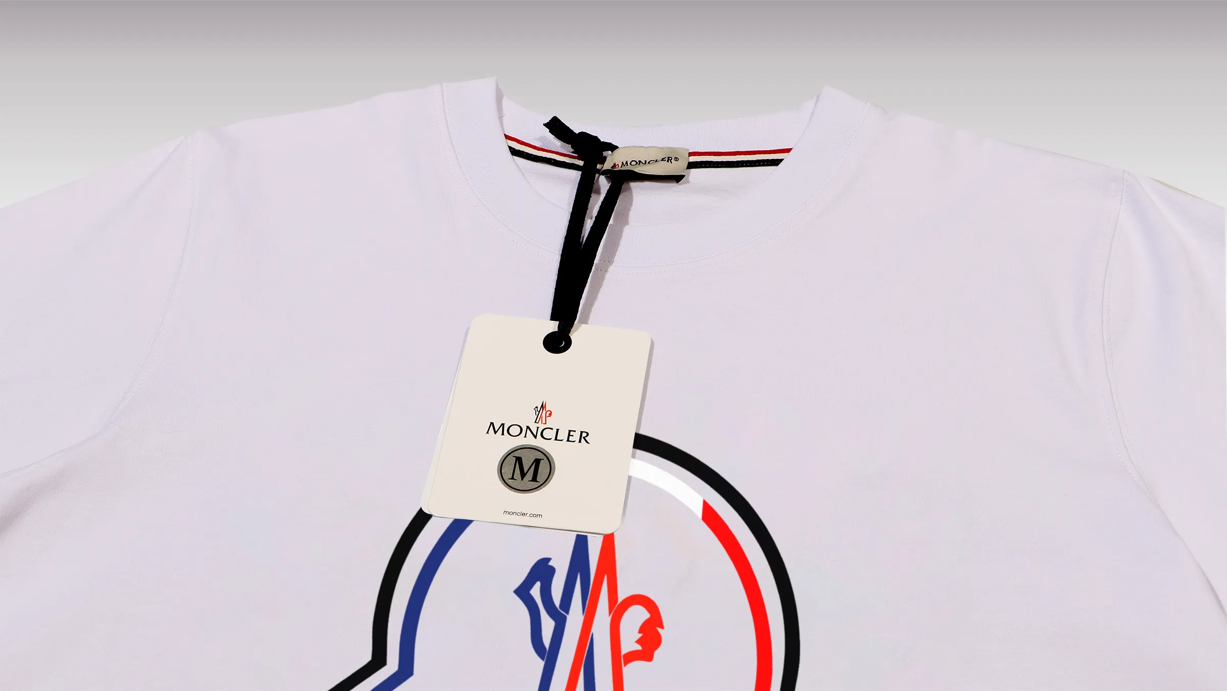 《Moncler~ 》2024New Arrival Quality T , Versatile Quality ！ ‼ 32 250G ‼ ， ， ， ， T 🤪 Sizes：S-M-L-XL-2XL ：Black，White， Same Style